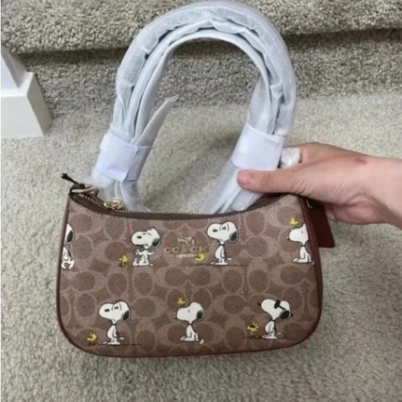 NWT Coach X Peanuts Teri Shoulder Bag In Signature Canvas With Snoopy Print